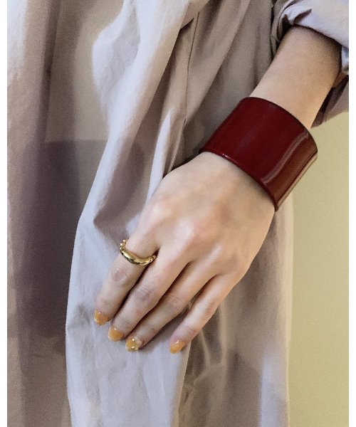 mou（モウ）の「紅色太バングル（バングル/リストバンド・レディース・レッド・FREE）」の7枚目の写真