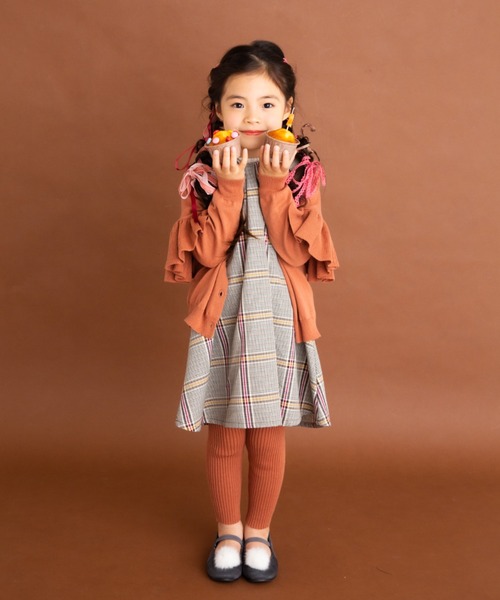 nino（ニノ）の「[90-120]ジャンスカ　チェック衿付き（ジャンパースカート・キッズ・ベージュ・90cm/100cm/110cm/120cm）」の3枚目の写真