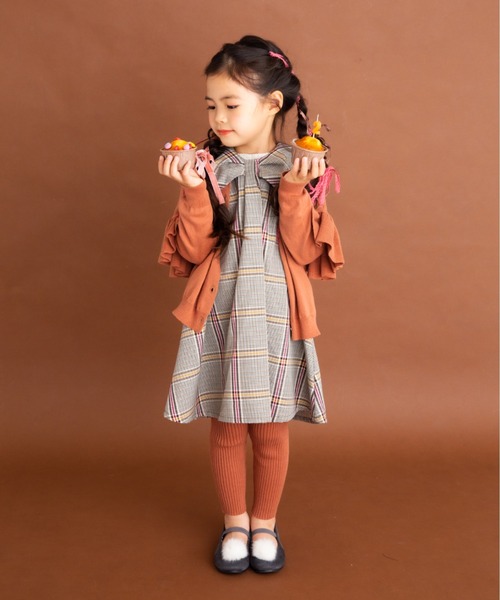 nino（ニノ）の「[90-120]ジャンスカ　チェック衿付き（ジャンパースカート・キッズ・ベージュ・90cm/100cm/110cm/120cm）」の4枚目の写真