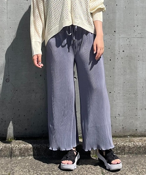 Mysa&Liina（ミーサリーナ）の「メローカットプリーツゆるパンツ（その他パンツ・レディース・ブラック/ピンク/ブルー/グリーン・M）」の3枚目の写真