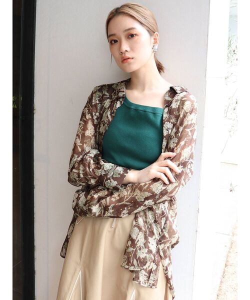 MURUA（ムルーア）の「ボリュームシアーフラワーシャツ（シャツ/ブラウス・レディース・アイボリー/ブラウン・FREE）」の7枚目の写真