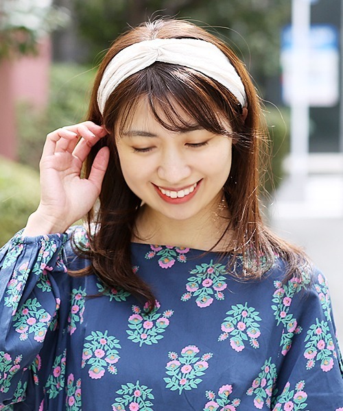 チチカカ(チチカカ)の「ムジボリュームヘアバンド(ヘアバンド・レディース・ブラック/オフホワイト/ライトグリーン・FREE)」の4枚目の写真