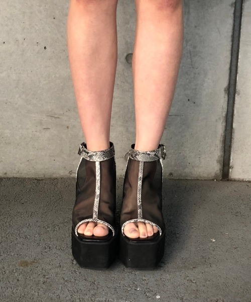 ENVYM（アンビー）の「シアーウエッジブーティー（その他シューズ・レディース・ブラック/グレー・22.5cm/23.5cm/24.5cm）」の12枚目の写真