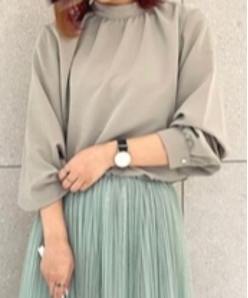 Te chichi（テチチ）の「【貴島明日香セレクション】スタンドギャザーブラウス（シャツ/ブラウス・レディース・オリーブ/イエロー/ネイビー/オフホワイト・ﾌﾘ-）」の3枚目の写真