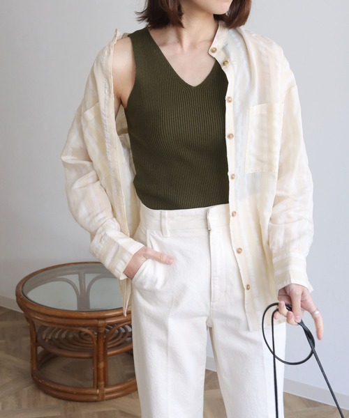 HER CLOSET（ハークローゼット）の「【HERCLOSET】Vネックリブサマーニットタンクトップ（タンクトップ・レディース・ブラック/パープル/オフホワイト/カーキ/グレイッシュベージュ・M）」の5枚目の写真