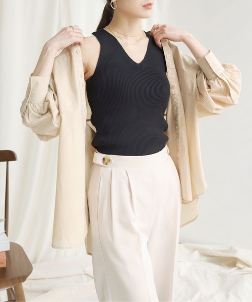 HER CLOSET（ハークローゼット）の「【HERCLOSET】Vネックリブサマーニットタンクトップ（タンクトップ・レディース・ブラック/パープル/オフホワイト/カーキ/グレイッシュベージュ・M）」の3枚目の写真