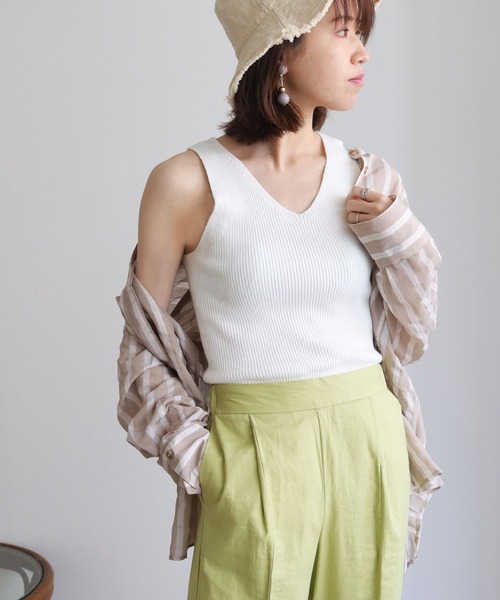 HER CLOSET（ハークローゼット）の「【HERCLOSET】Vネックリブサマーニットタンクトップ（タンクトップ・レディース・ブラック/パープル/オフホワイト/カーキ/グレイッシュベージュ・M）」の14枚目の写真