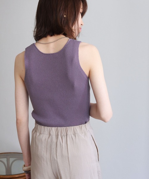 HER CLOSET（ハークローゼット）の「【HERCLOSET】Vネックリブサマーニットタンクトップ（タンクトップ・レディース・ブラック/パープル/オフホワイト/カーキ/グレイッシュベージュ・M）」の6枚目の写真