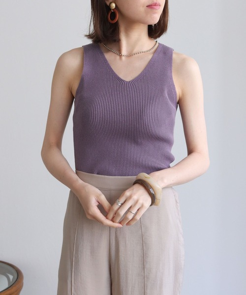 HER CLOSET（ハークローゼット）の「【HERCLOSET】Vネックリブサマーニットタンクトップ（タンクトップ・レディース・ブラック/パープル/オフホワイト/カーキ/グレイッシュベージュ・M）」の7枚目の写真