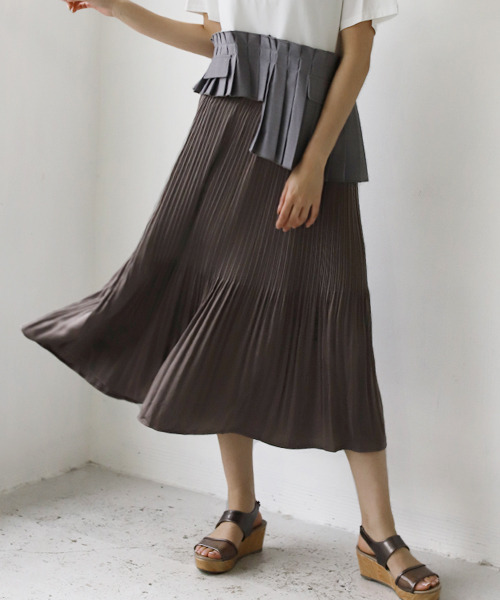 REAL CUBE（リアルキューブ）の「ヴィンテージサテンプリーツスカート（スカート・レディース・オフホワイト/チャコール/グリーン/オレンジ・FREE）」の3枚目の写真