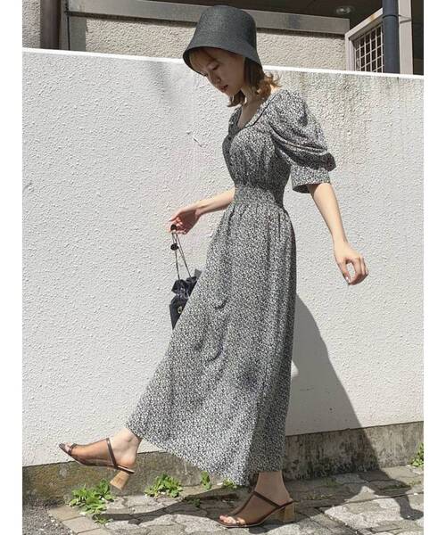 dazzlin(ダズリン)の「フラワーパワショルギャザーワンピース(ワンピース・レディース・ブラック/レッド・SMALL/MEDIUM)」の7枚目の写真