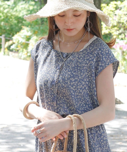 Crisp（クリスプ）の「フラワーフレンチブラウス（シャツ/ブラウス・レディース・ブルー/ブラウン・FREE）」の2枚目の写真