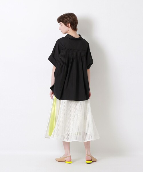 LOVELESS（ラブレス）の「バックプリーツオフショルシャツ（シャツ/ブラウス・レディース・ブラック/オフホワイト/ベージュ系その他・36）」の7枚目の写真