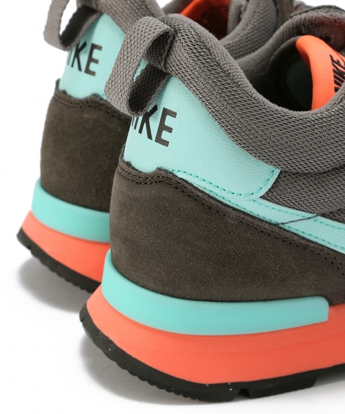 NIKE（ナイキ）の「ナイキ/NIKE インターナショナリストMID（スニーカー・レディース・ブラック/グレー・23.5cm/25cm/24.5cm/22.5cm/24cm/23cm）」の8枚目の写真