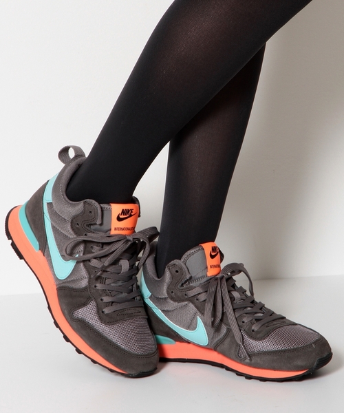 NIKE（ナイキ）の「ナイキ/NIKE インターナショナリストMID（スニーカー・レディース・ブラック/グレー・23.5cm/25cm/24.5cm/22.5cm/24cm/23cm）」の13枚目の写真