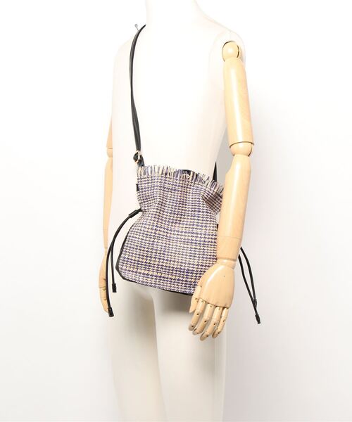 Te chichi（テチチ）の「マダガスカルラフィアチェックミニ巾着（かごバッグ・レディース・レッド/ネイビー・ﾌﾘ-）」の5枚目の写真