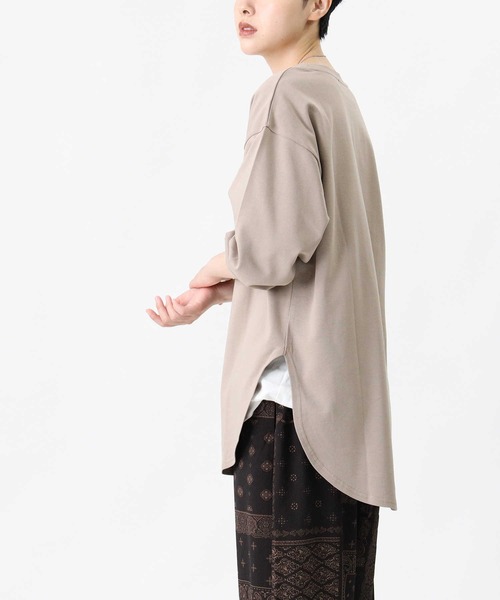 HONEYSUCKLE ROSE（ハニーサックルローズ）の「【HONEYSUCKLE ROSE】ラウンドビッグシルエットロンT（Tシャツ/カットソー・レディース・ライトブラウン/ホワイト/ブラック・M/L/S）」の2枚目の写真