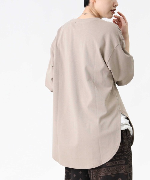 HONEYSUCKLE ROSE（ハニーサックルローズ）の「【HONEYSUCKLE ROSE】ラウンドビッグシルエットロンT（Tシャツ/カットソー・レディース・ライトブラウン/ホワイト/ブラック・M/L/S）」の4枚目の写真