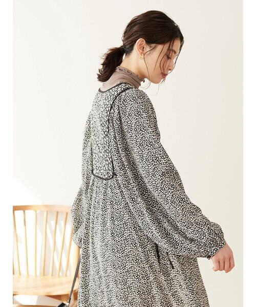 Green Parks(グリーンパークス)の「・novem9 シアーハイネックプルオーバー*(Tシャツ/カットソー・レディース・ベージュ/グレー/ライトカーキ/グレイッシュベージュ・FREE)」の10枚目の写真