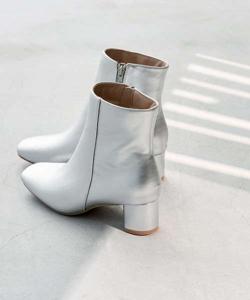 menue(メヌエ)の「スクエアトゥショートブーツ(ブーツ・レディース・アイボリー/ブラック/ホワイト系その他/ブラック系その他/グレイッシュベージュ/ブラウン系その他/ベージュ系その他/ネイビー/シルバー・XS/S/M/L/LL/3L)」の9枚目の写真