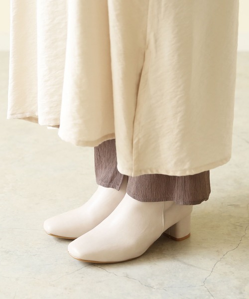 menue(メヌエ)の「スクエアトゥショートブーツ(ブーツ・レディース・アイボリー/ブラック/ホワイト系その他/ブラック系その他/グレイッシュベージュ/ブラウン系その他/ベージュ系その他/ネイビー/シルバー・XS/S/M/L/LL/3L)」の18枚目の写真