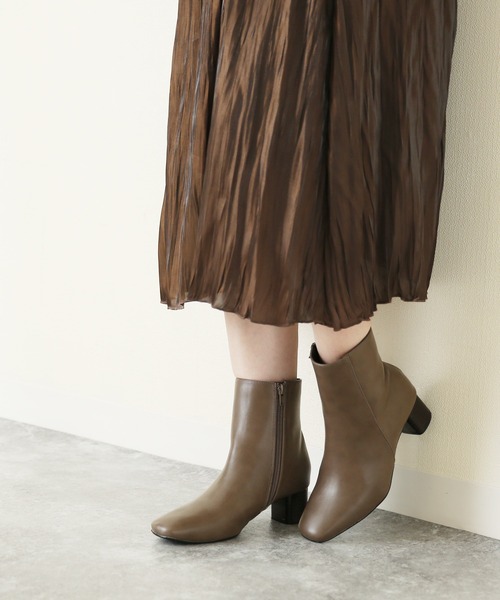 menue(メヌエ)の「スクエアトゥショートブーツ(ブーツ・レディース・アイボリー/ブラック/ホワイト系その他/ブラック系その他/グレイッシュベージュ/ブラウン系その他/ベージュ系その他/ネイビー/シルバー・XS/S/M/L/LL/3L)」の13枚目の写真