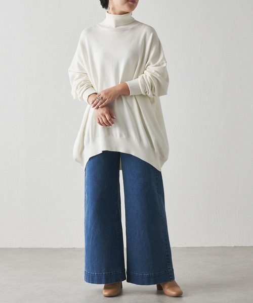 BEARDSLEY（ビアズリー）の「ドルマンシルエット コットンハイネックプルオーバー（ニット/セーター・レディース・ホワイト/ライトグレー・FREE）」の3枚目の写真