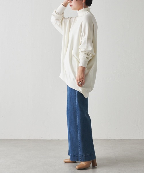 BEARDSLEY（ビアズリー）の「ドルマンシルエット コットンハイネックプルオーバー（ニット/セーター・レディース・ホワイト/ライトグレー・FREE）」の4枚目の写真