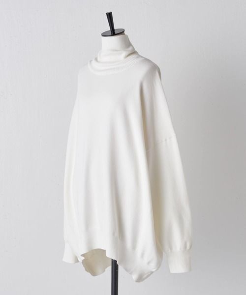 BEARDSLEY（ビアズリー）の「ドルマンシルエット コットンハイネックプルオーバー（ニット/セーター・レディース・ホワイト/ライトグレー・FREE）」の6枚目の写真