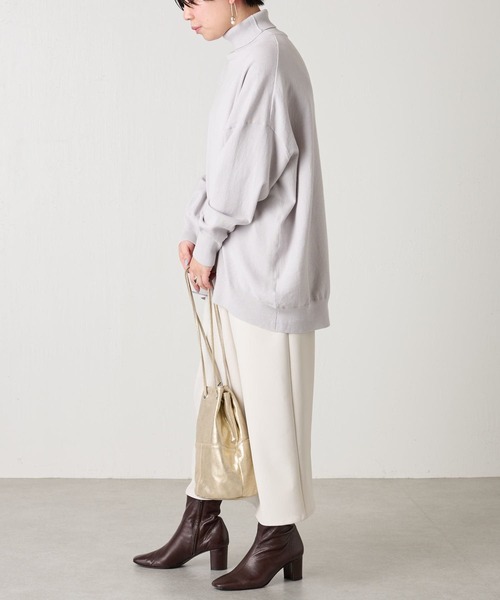 BEARDSLEY（ビアズリー）の「ドルマンシルエット コットンハイネックプルオーバー（ニット/セーター・レディース・ホワイト/ライトグレー・FREE）」の15枚目の写真