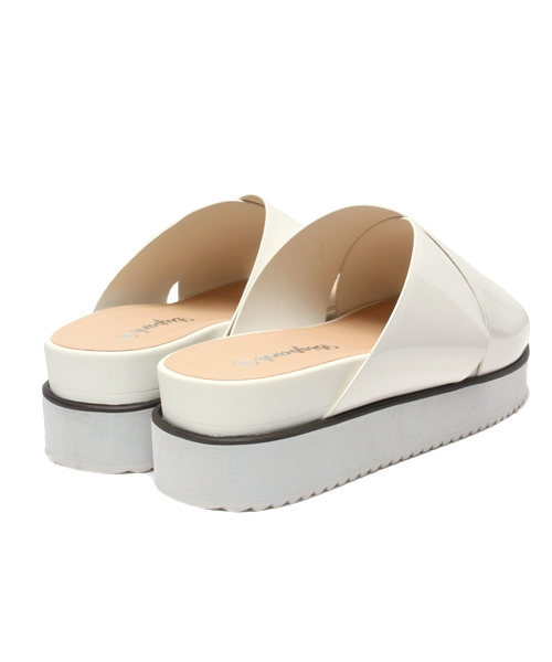 WEGO（ウィゴー）の「WEGO/クロスフラットサンダル（サンダル・レディース・ホワイト/ブラック/シルバー/ゴールド・MEDIUM/LARGE）」の9枚目の写真