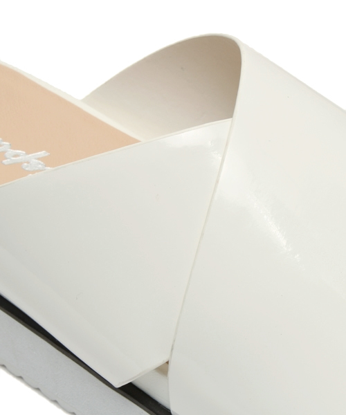 WEGO（ウィゴー）の「WEGO/クロスフラットサンダル（サンダル・レディース・ホワイト/ブラック/シルバー/ゴールド・MEDIUM/LARGE）」の10枚目の写真