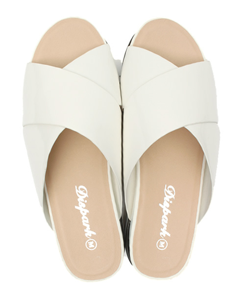 WEGO（ウィゴー）の「WEGO/クロスフラットサンダル（サンダル・レディース・ホワイト/ブラック/シルバー/ゴールド・MEDIUM/LARGE）」の13枚目の写真