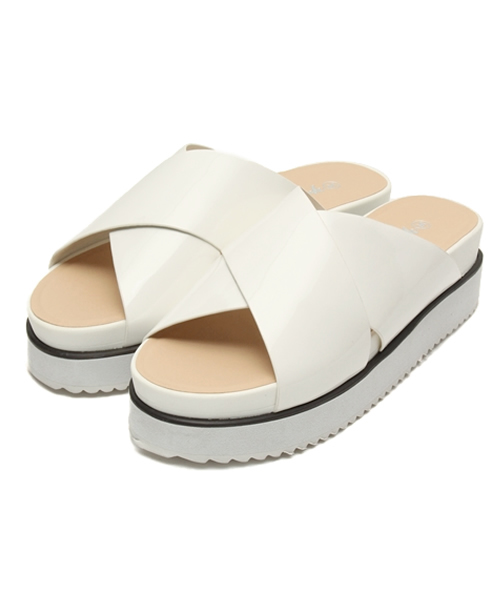 WEGO（ウィゴー）の「WEGO/クロスフラットサンダル（サンダル・レディース・ホワイト/ブラック/シルバー/ゴールド・MEDIUM/LARGE）」の5枚目の写真