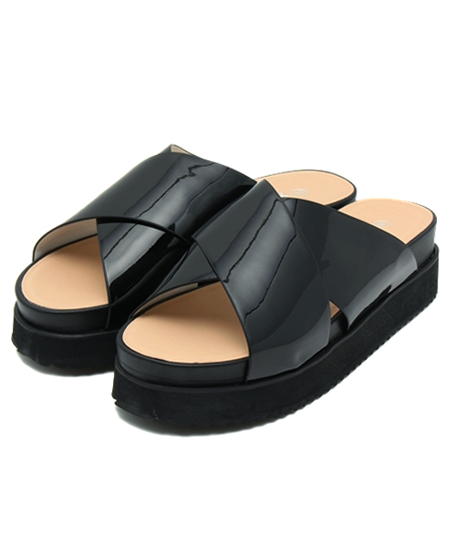 WEGO（ウィゴー）の「WEGO/クロスフラットサンダル（サンダル・レディース・ホワイト/ブラック/シルバー/ゴールド・MEDIUM/LARGE）」の6枚目の写真