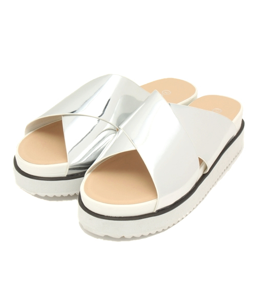 WEGO（ウィゴー）の「WEGO/クロスフラットサンダル（サンダル・レディース・ホワイト/ブラック/シルバー/ゴールド・MEDIUM/LARGE）」の15枚目の写真