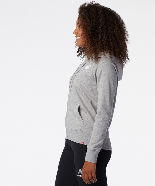 NEW BALANCE(ニューバランス)の「Essentials スタックドロゴ フーディ―(パーカー・レディース・グレー/ブラック・SMALL/MEDIUM/LARGE)」の6枚目の写真