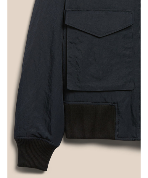Banana Republic(バナナリパブリック)の「ウォーターリペレント ボンバージャケット(ブルゾン・メンズ・ネイビー・S/XL/M/L)」の2枚目の写真