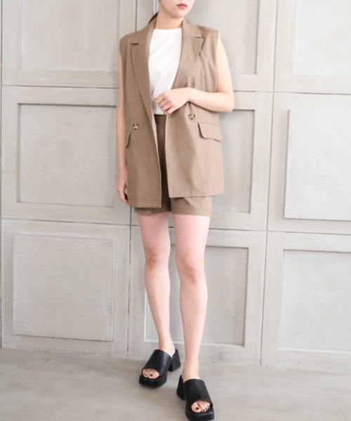 moment+(モーメントプラス)の「コットンリネンセットアップ(ダブルテーラードジレベスト&ショートパンツ)(セットアップ・レディース・ベージュ/カーキ/モカ/ナチュラル・M)」の5枚目の写真