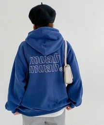 A'GEA'GEM/9 × .kom『muah muah/ムーアムーア』POINT LOGO OVERFIT HOODIE/ポイントロゴ オーバーフィット プルオーバーパーカー
