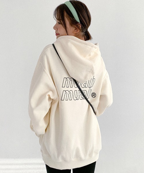 muahmuah(ムーアムーア)の「A'GEA'GEM/9 × .kom『muah muah/ムーアムーア』POINT LOGO OVERFIT HOODIE/ポイントロゴ オーバーフィット プルオーバーパーカー(パーカー・レディース・ブラック/グレー/アイボリー/インディゴブルー・FREE)」の1枚目の写真