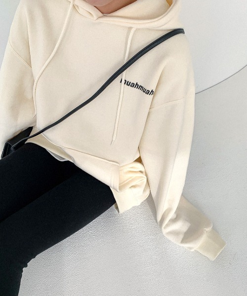 muahmuah(ムーアムーア)の「A'GEA'GEM/9 × .kom『muah muah/ムーアムーア』POINT LOGO OVERFIT HOODIE/ポイントロゴ オーバーフィット プルオーバーパーカー(パーカー・レディース・ブラック/グレー/アイボリー/インディゴブルー・FREE)」の8枚目の写真
