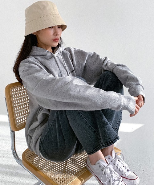 muahmuah(ムーアムーア)の「A'GEA'GEM/9 × .kom『muah muah/ムーアムーア』POINT LOGO OVERFIT HOODIE/ポイントロゴ オーバーフィット プルオーバーパーカー(パーカー・レディース・ブラック/グレー/アイボリー/インディゴブルー・FREE)」の16枚目の写真