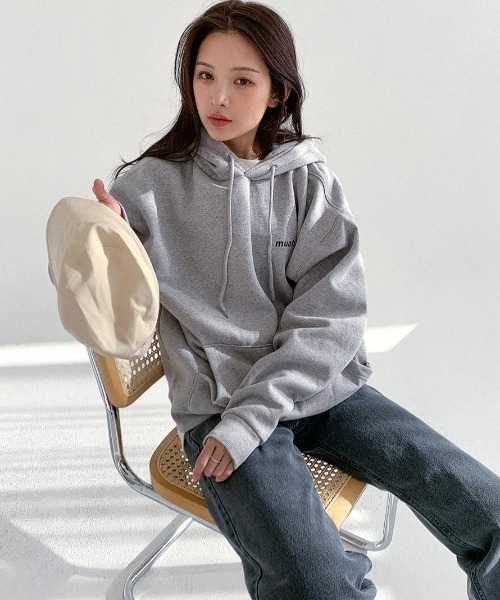 muahmuah(ムーアムーア)の「A'GEA'GEM/9 × .kom『muah muah/ムーアムーア』POINT LOGO OVERFIT HOODIE/ポイントロゴ オーバーフィット プルオーバーパーカー(パーカー・レディース・ブラック/グレー/アイボリー/インディゴブルー・FREE)」の18枚目の写真
