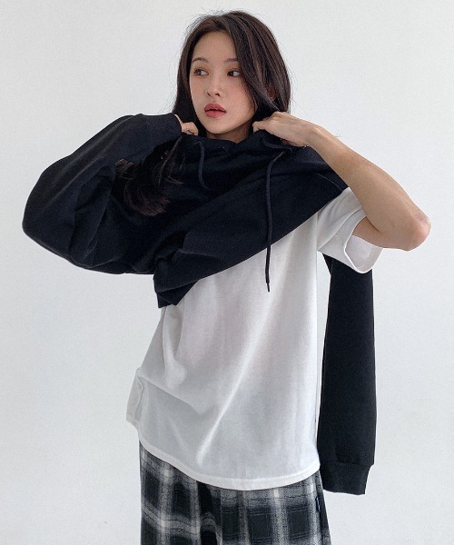muahmuah(ムーアムーア)の「A'GEA'GEM/9 × .kom『muah muah/ムーアムーア』POINT LOGO OVERFIT HOODIE/ポイントロゴ オーバーフィット プルオーバーパーカー(パーカー・レディース・ブラック/グレー/アイボリー/インディゴブルー・FREE)」の12枚目の写真