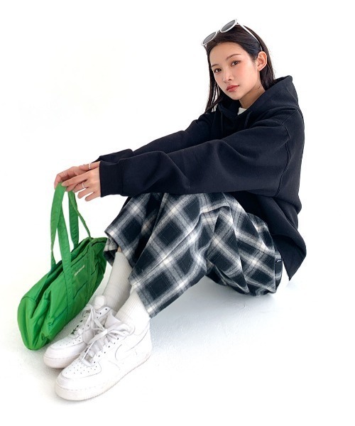 muahmuah(ムーアムーア)の「A'GEA'GEM/9 × .kom『muah muah/ムーアムーア』POINT LOGO OVERFIT HOODIE/ポイントロゴ オーバーフィット プルオーバーパーカー(パーカー・レディース・ブラック/グレー/アイボリー/インディゴブルー・FREE)」の14枚目の写真