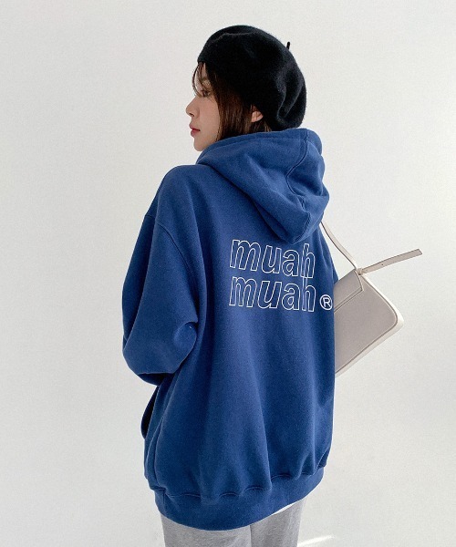 muahmuah(ムーアムーア)の「A'GEA'GEM/9 × .kom『muah muah/ムーアムーア』POINT LOGO OVERFIT HOODIE/ポイントロゴ オーバーフィット プルオーバーパーカー(パーカー・レディース・ブラック/グレー/アイボリー/インディゴブルー・FREE)」の21枚目の写真