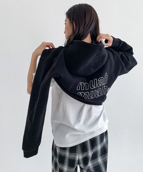 パーカー A'GEM/9 × .kom「muah muah/ムーアムーア」POINT LOGO OVERFIT HOODIE/ポイントロゴ オーバーフ A'GEM/9 × .kom『muah muah/ムーアムーア』ONE POINT CROP