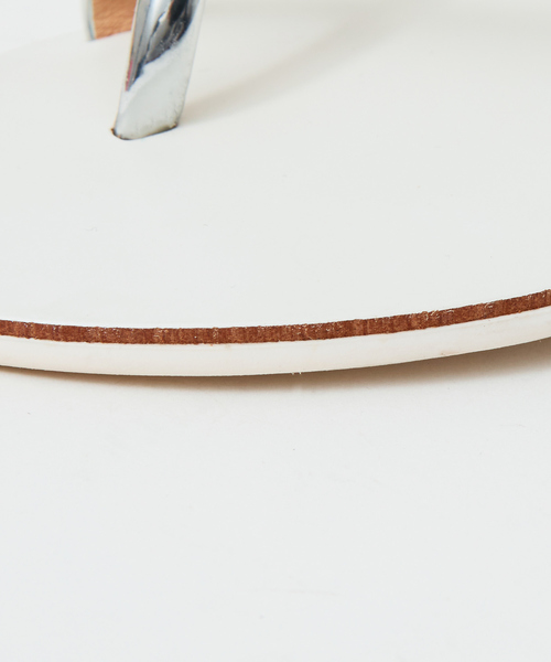 NICOLAS LAINAS（ニコラスライナス）の「NICOLAS LAINAS クロスストラップサンダル（サンダル・レディース・シルバー/ゴールド・37/38/36/35）」の3枚目の写真