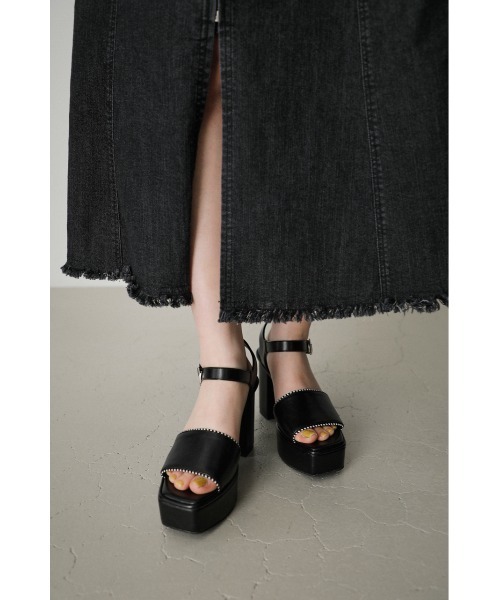 AZUL by moussy(アズールバイマウジー)の「DIAGONAL STRIPES SANDALS/ダイアゴナルストライプサンダル(サンダル・レディース・ブラック/ブラウン・SMALL/MEDIUM/LARGE)」の4枚目の写真